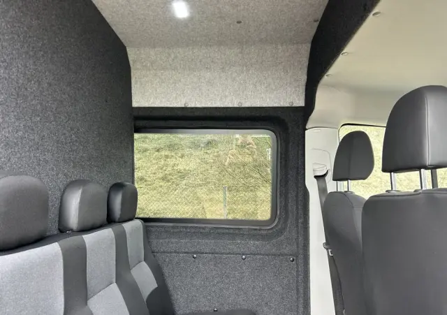 VOLKSWAGEN CRAFTER L2H2  2.0 TDI 7-osobowa brygadówka 