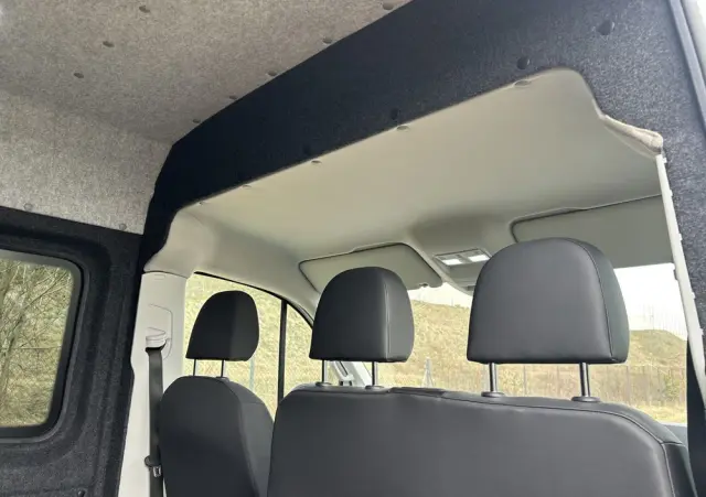 VOLKSWAGEN CRAFTER L2H2  2.0 TDI 7-osobowa brygadówka 