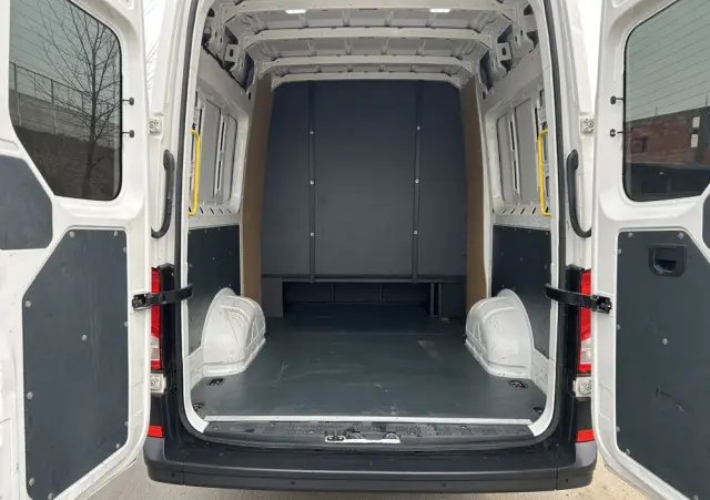 VOLKSWAGEN CRAFTER L2H2  2.0 TDI 7-osobowa brygadówka 