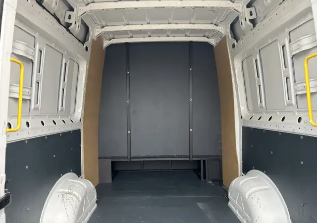 VOLKSWAGEN CRAFTER L2H2  2.0 TDI 7-osobowa brygadówka 