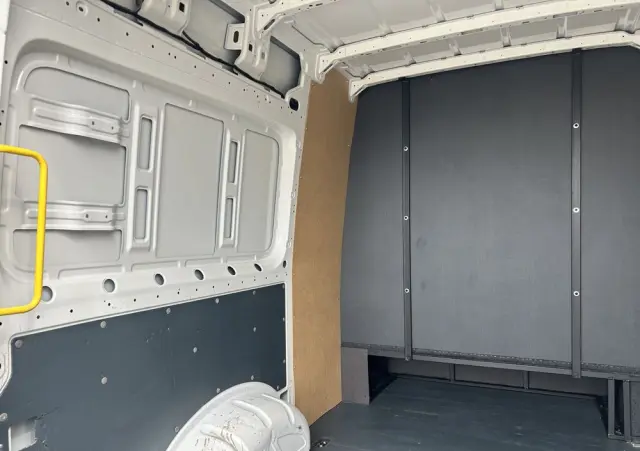 VOLKSWAGEN CRAFTER L2H2  2.0 TDI 7-osobowa brygadówka 