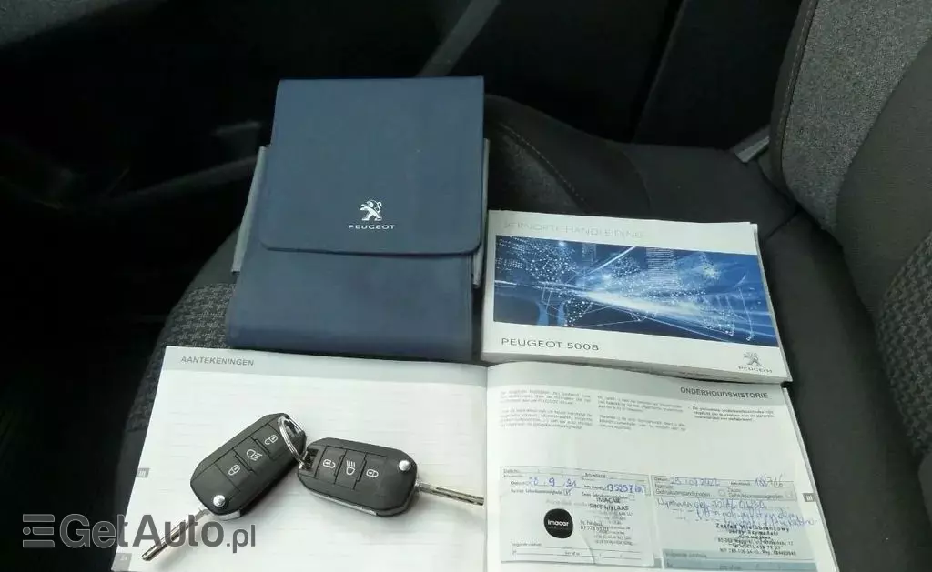 PEUGEOT 5008 