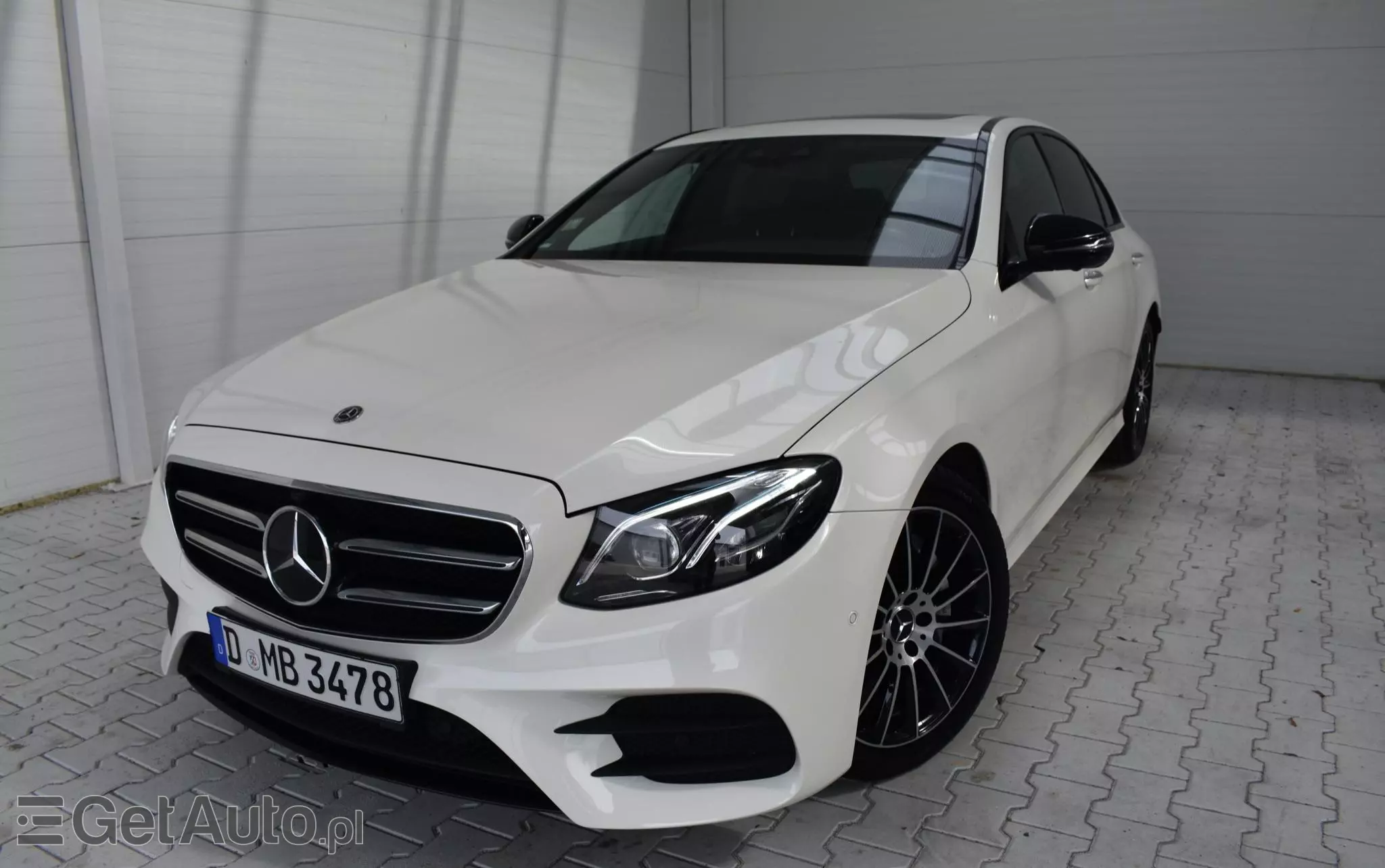 MERCEDES-BENZ Klasa E 220 d T 9G-TRONIC AMG Line