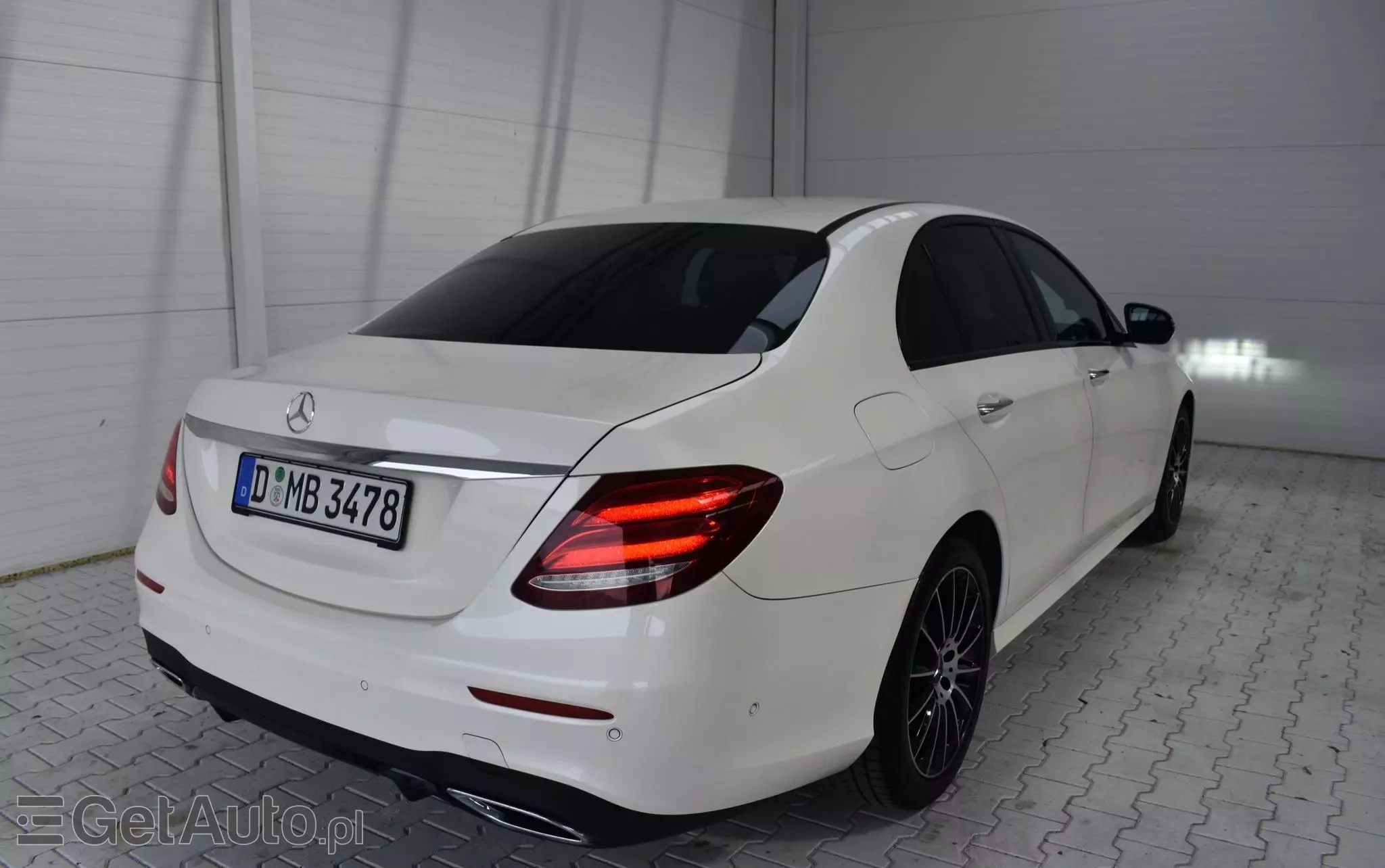 MERCEDES-BENZ Klasa E 220 d T 9G-TRONIC AMG Line