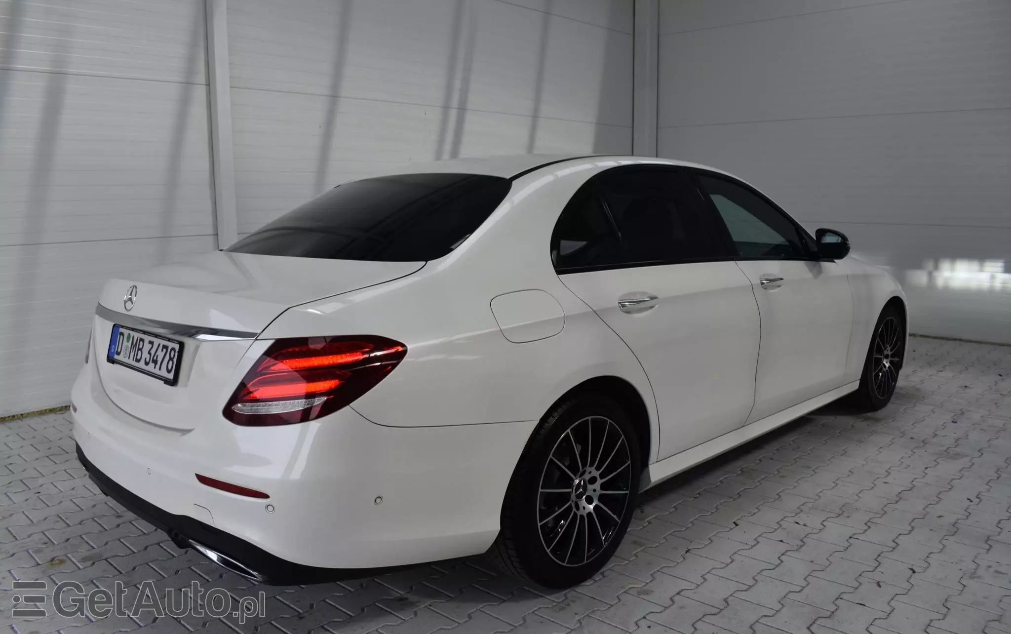 MERCEDES-BENZ Klasa E 220 d T 9G-TRONIC AMG Line