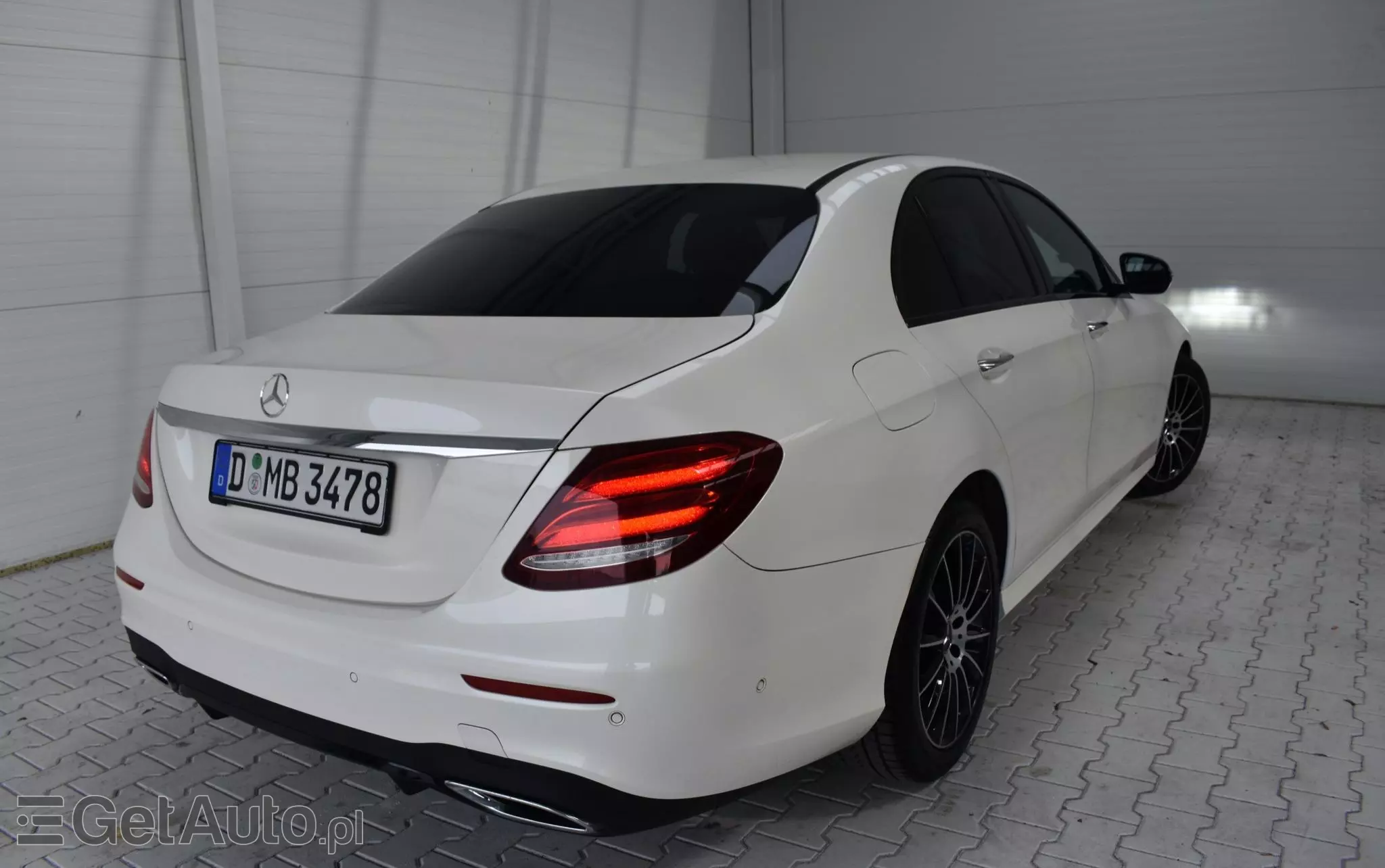MERCEDES-BENZ Klasa E 220 d T 9G-TRONIC AMG Line