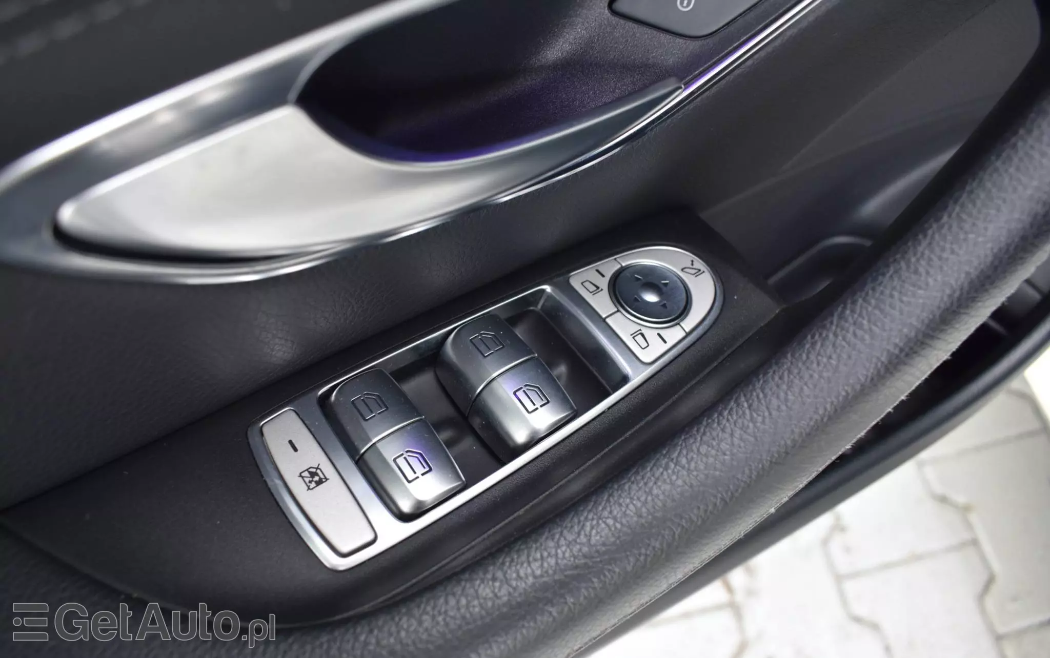 MERCEDES-BENZ Klasa E 220 d T 9G-TRONIC AMG Line