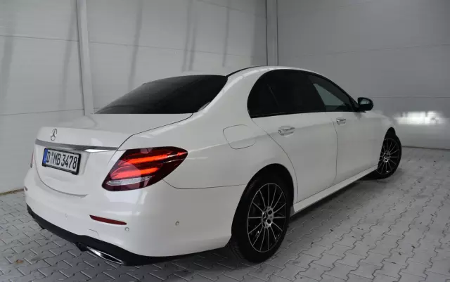 MERCEDES-BENZ Klasa E 220 d T 9G-TRONIC AMG Line