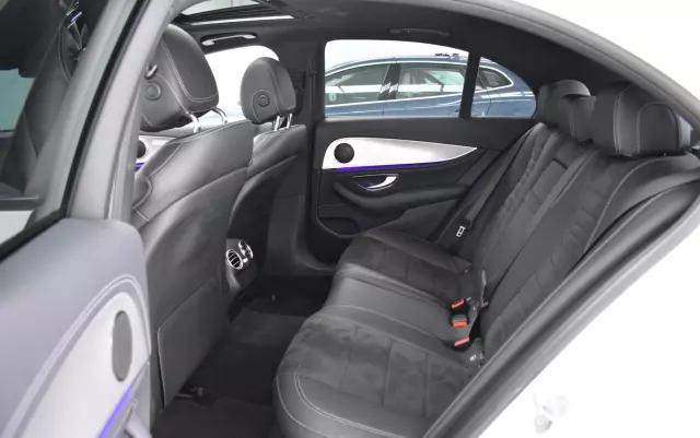 MERCEDES-BENZ Klasa E 220 d T 9G-TRONIC AMG Line