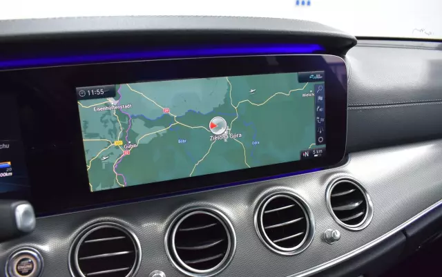 MERCEDES-BENZ Klasa E 220 d T 9G-TRONIC AMG Line