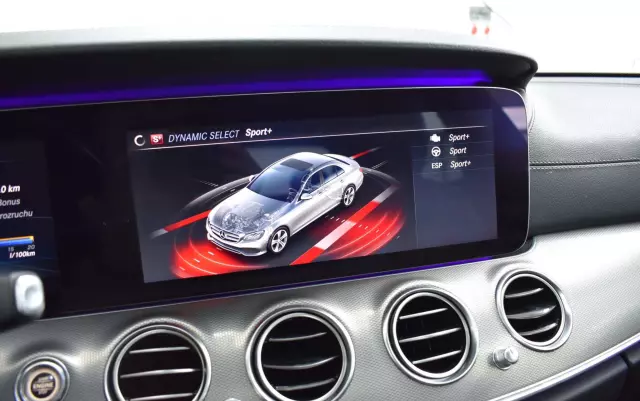 MERCEDES-BENZ Klasa E 220 d T 9G-TRONIC AMG Line