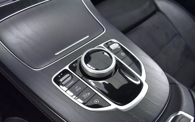 MERCEDES-BENZ Klasa E 220 d T 9G-TRONIC AMG Line