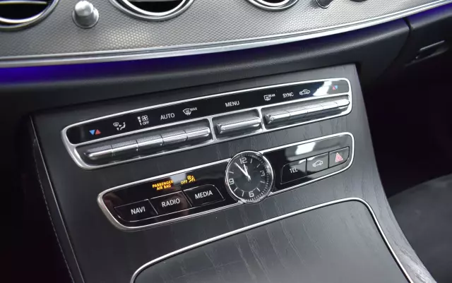 MERCEDES-BENZ Klasa E 220 d T 9G-TRONIC AMG Line