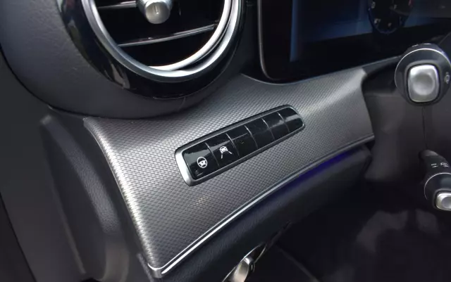 MERCEDES-BENZ Klasa E 220 d T 9G-TRONIC AMG Line