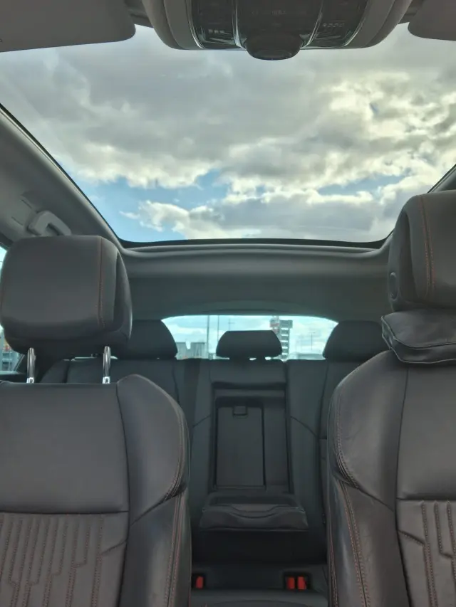 PEUGEOT 508 Hybrid 4 Aut.