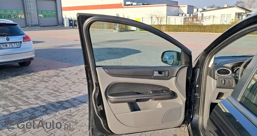 FORD Focus 1.6 16V Ambiente