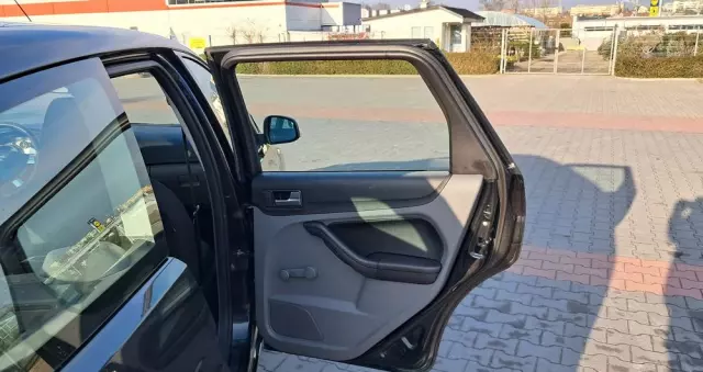 FORD Focus 1.6 16V Ambiente