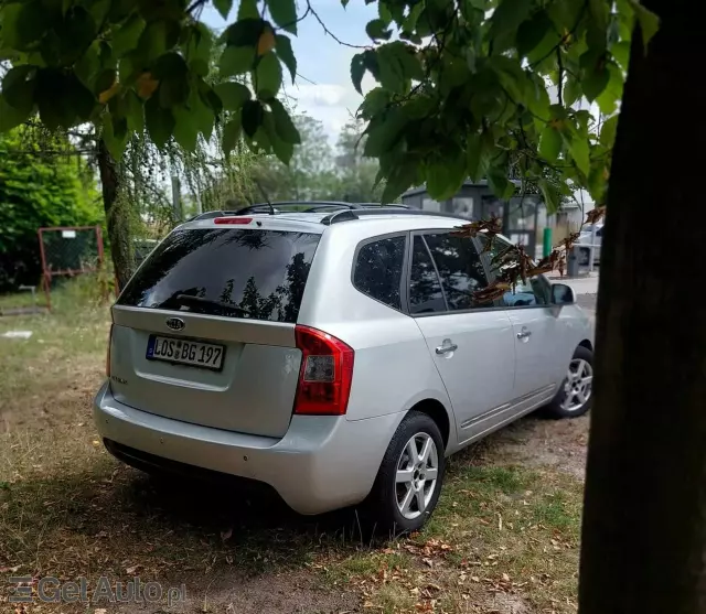 KIA Carens 