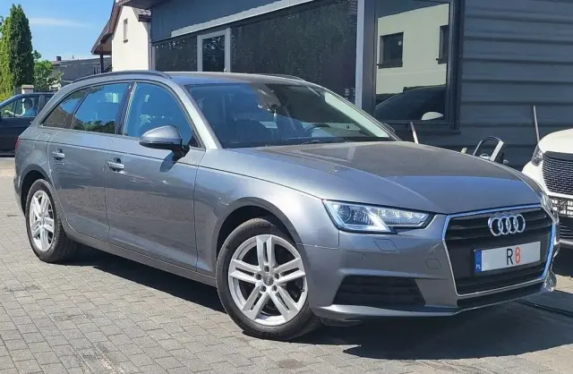 AUDI A4 