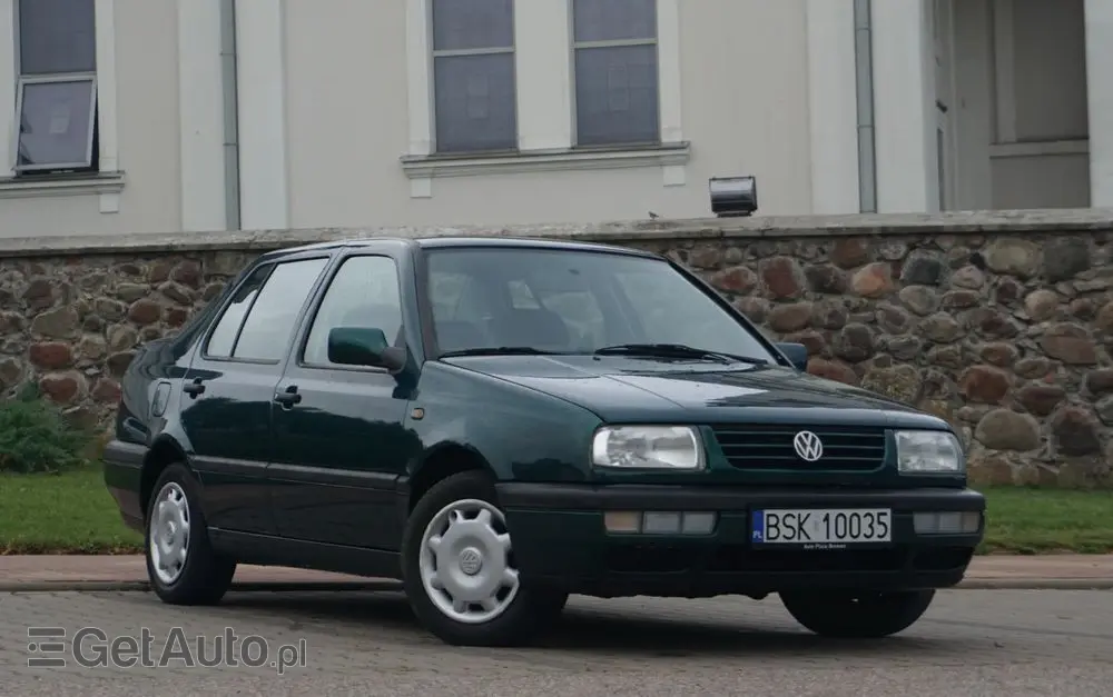 VOLKSWAGEN Vento 1.8 CL