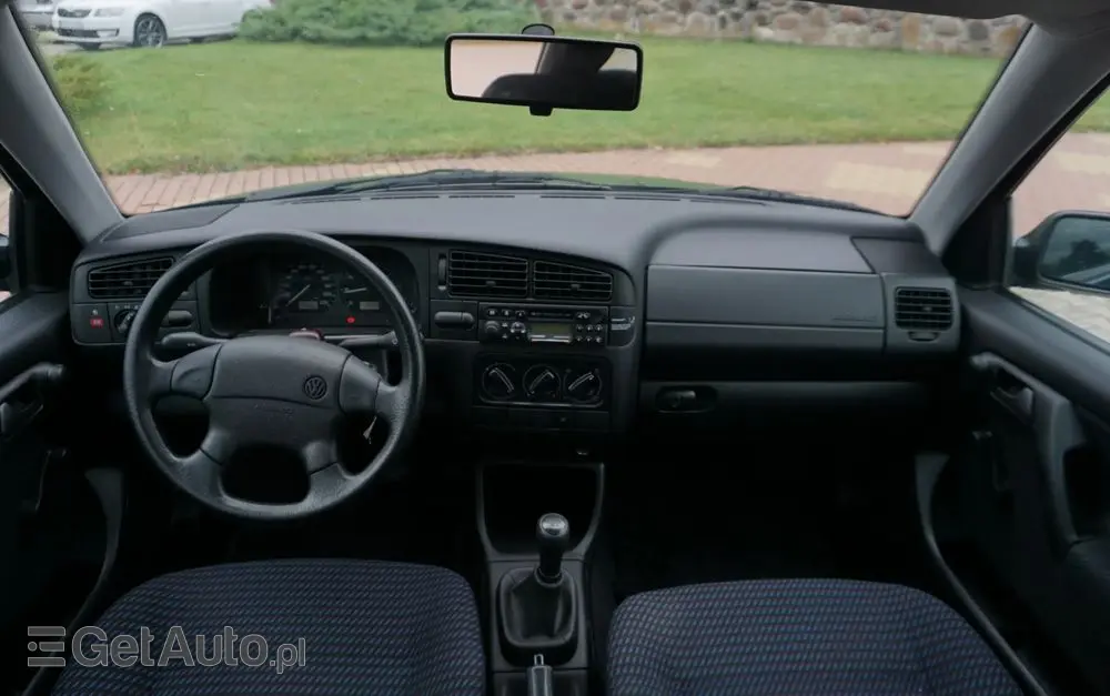 VOLKSWAGEN Vento 1.8 CL