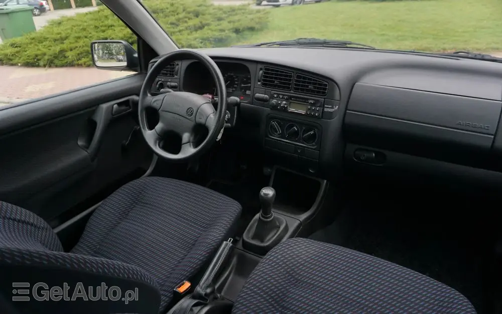 VOLKSWAGEN Vento 1.8 CL