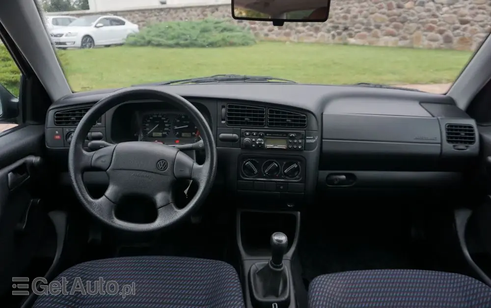 VOLKSWAGEN Vento 1.8 CL