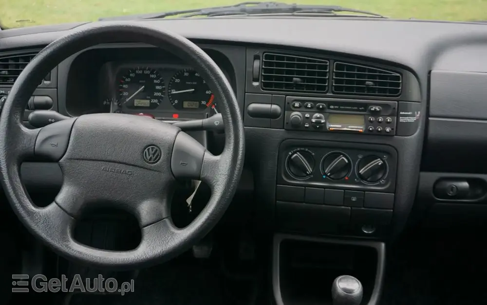 VOLKSWAGEN Vento 1.8 CL