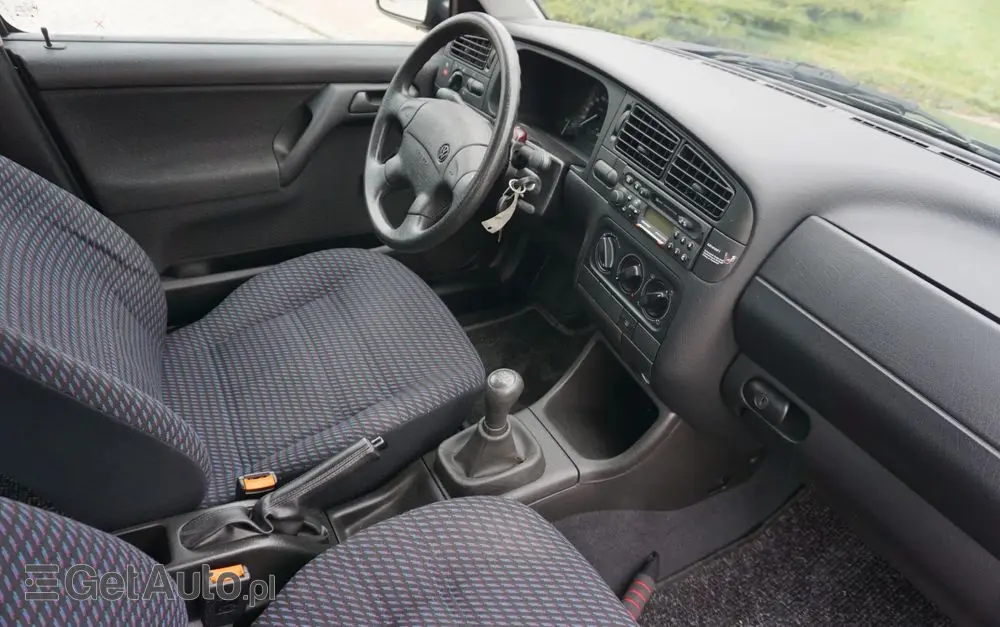 VOLKSWAGEN Vento 1.8 CL