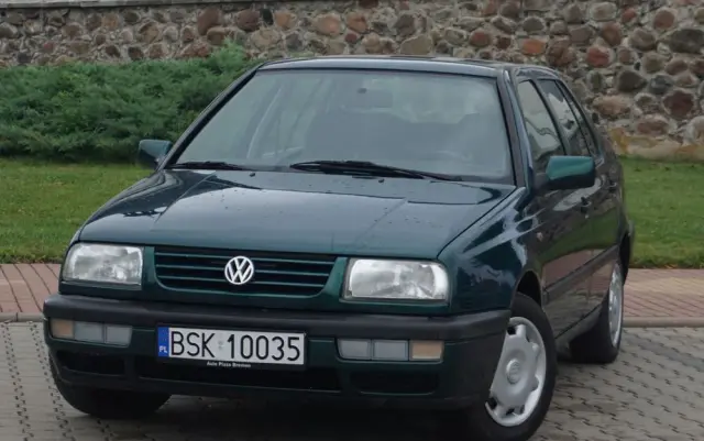 VOLKSWAGEN Vento 1.8 CL