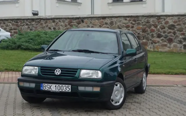 VOLKSWAGEN Vento 1.8 CL