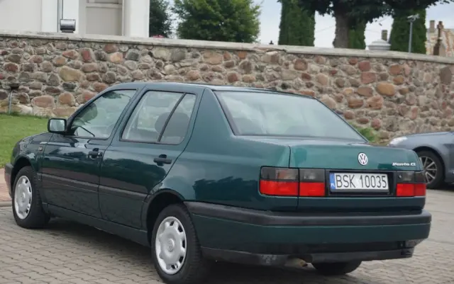 VOLKSWAGEN Vento 1.8 CL