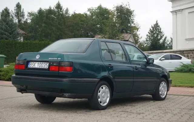 VOLKSWAGEN Vento 1.8 CL