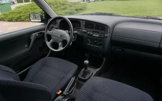 VOLKSWAGEN Vento 1.8 CL