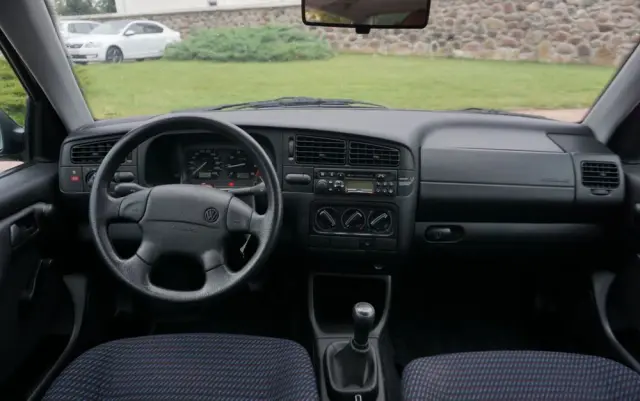 VOLKSWAGEN Vento 1.8 CL