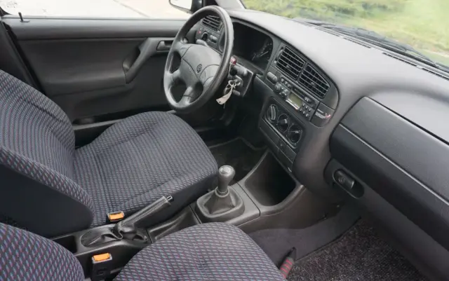 VOLKSWAGEN Vento 1.8 CL