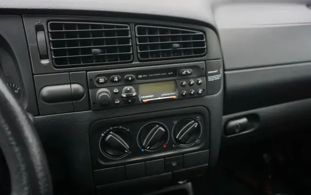 VOLKSWAGEN Vento 1.8 CL