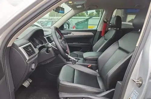 VOLKSWAGEN Atlas 