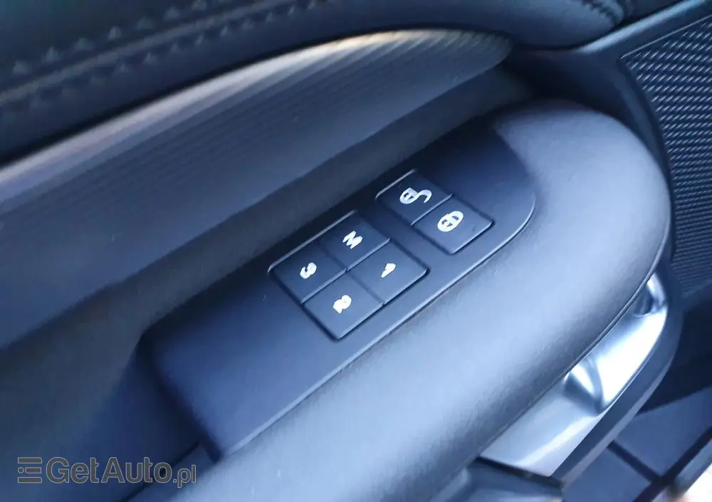 LAND ROVER Discovery 2.0 SD4 HSE Luxury