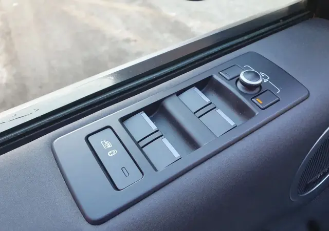 LAND ROVER Discovery 2.0 SD4 HSE Luxury