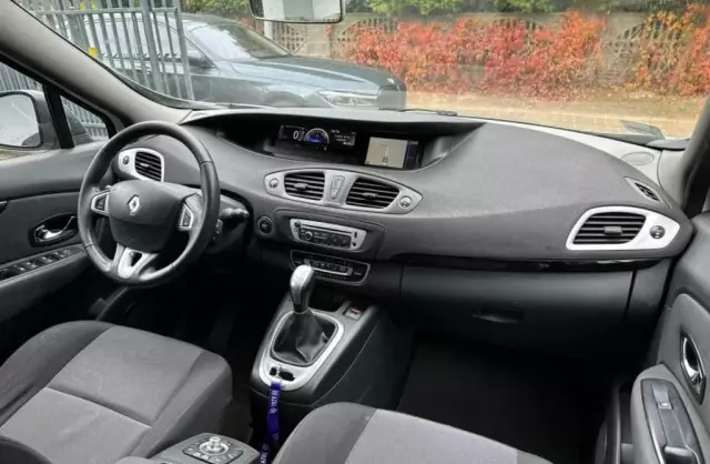 RENAULT Grand Scenic 