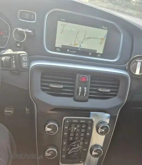 VOLVO V40 