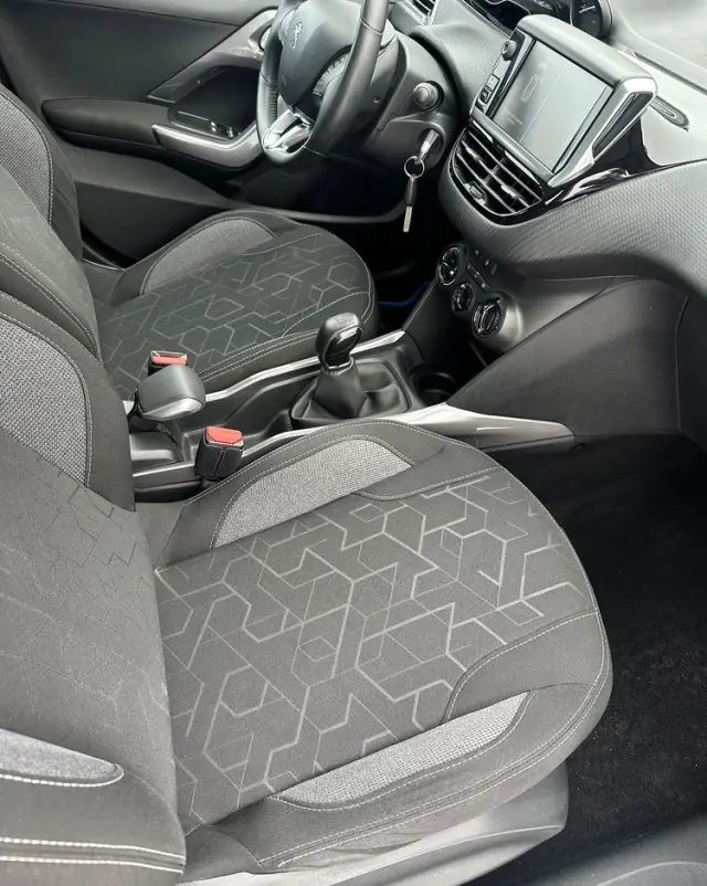 PEUGEOT 2008 PureTech 82 Allure