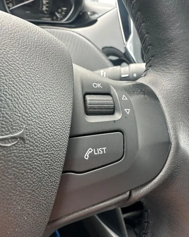 PEUGEOT 2008 PureTech 82 Allure