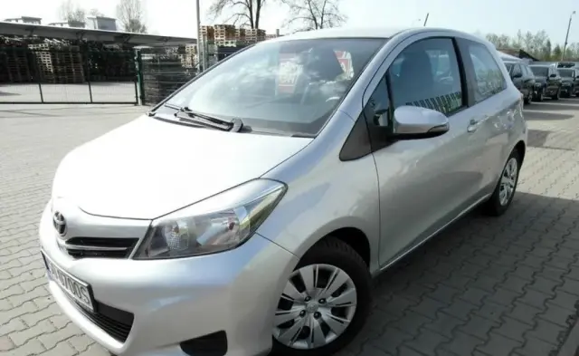 TOYOTA Yaris 