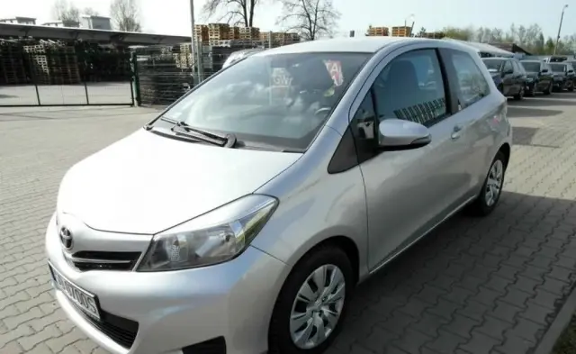 TOYOTA Yaris 