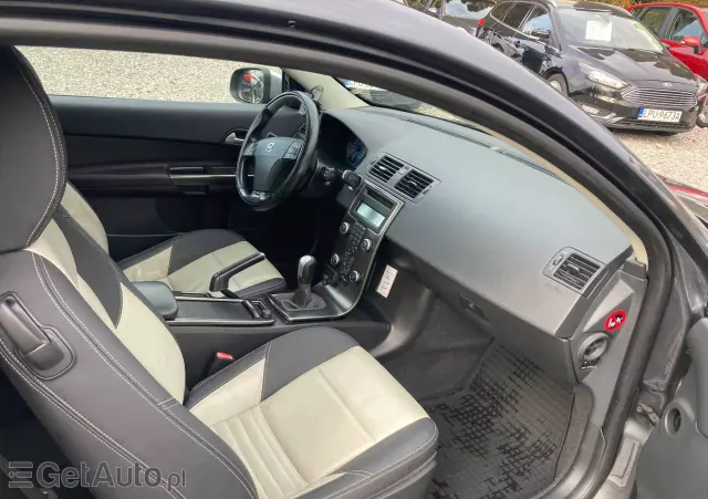 VOLVO C30 D2 DRIVe R-Design