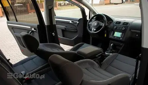 VOLKSWAGEN Touran 