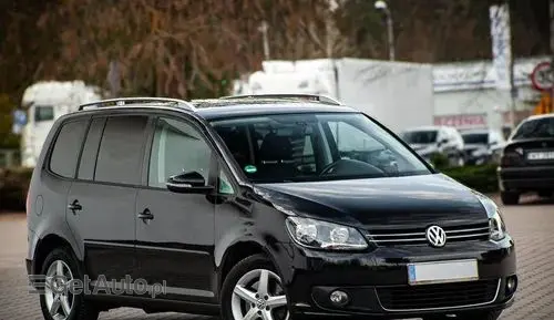 VOLKSWAGEN Touran 