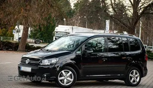 VOLKSWAGEN Touran 